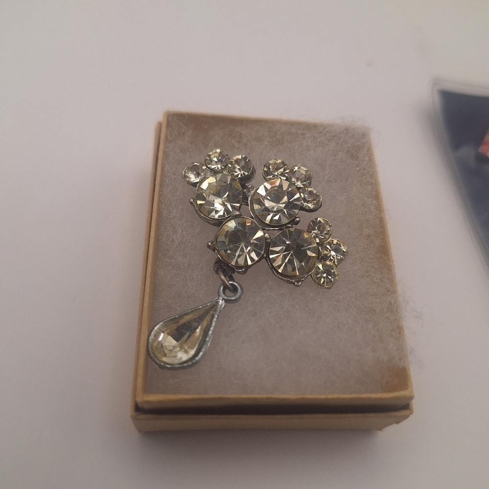 AJC American Jewelry Clear Rhinestone Drop Pin Brooch